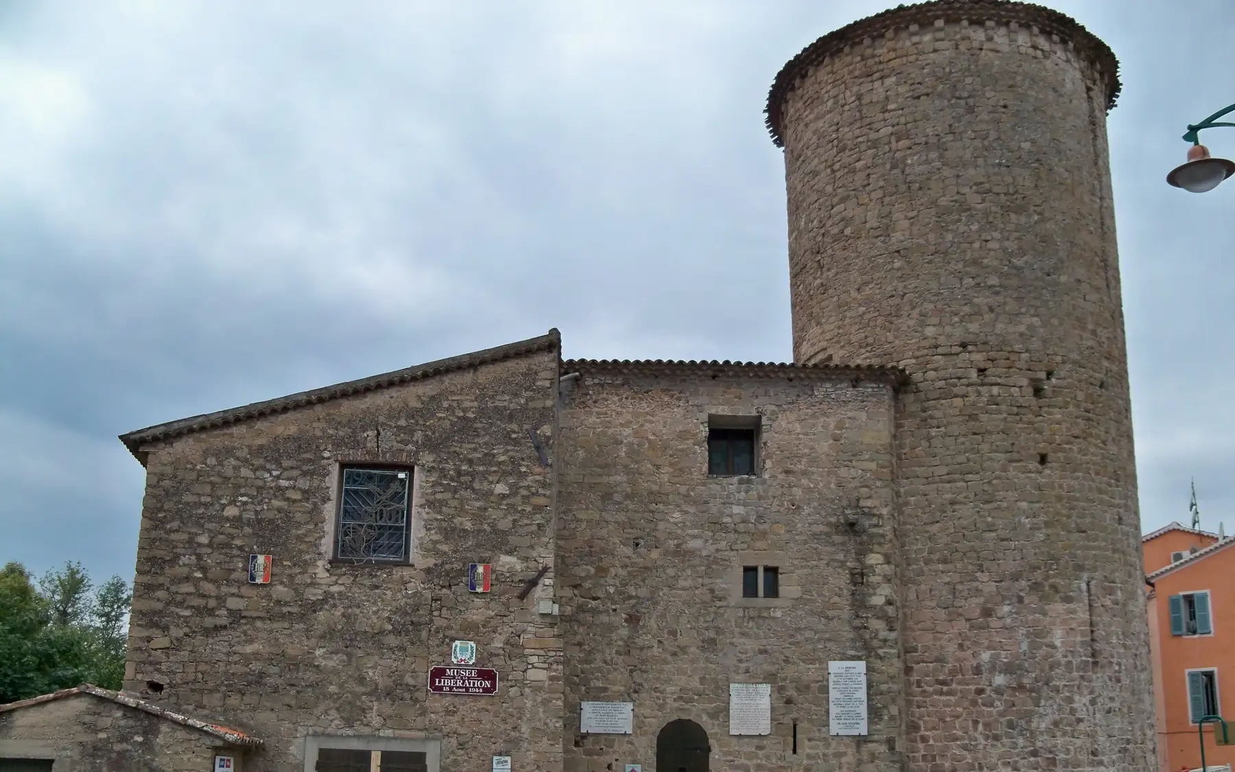 La tour Charles-Quint, dans le centre du Muy
