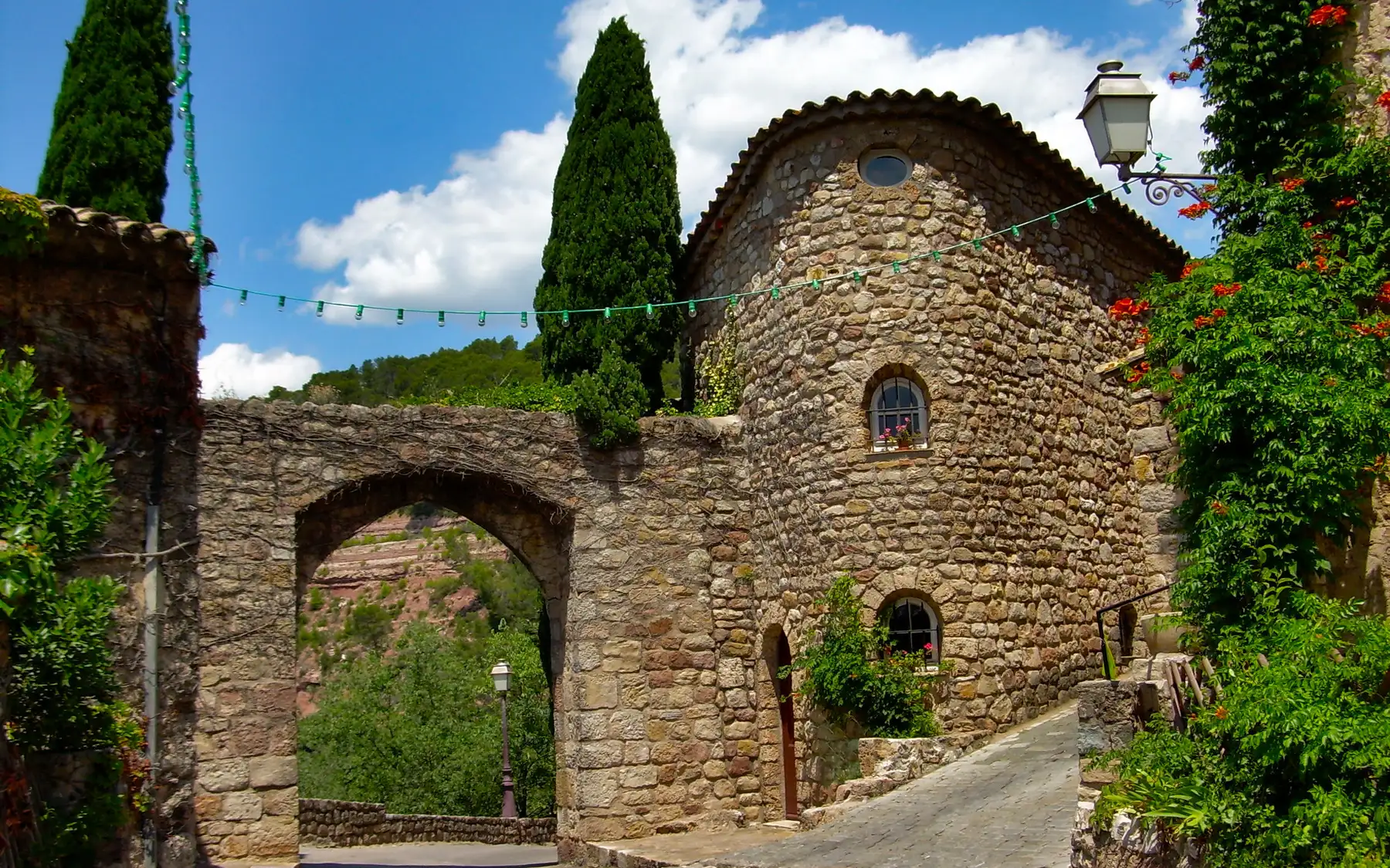La porte du Réal, dans le village médiéval des Arcs-sur-Argens