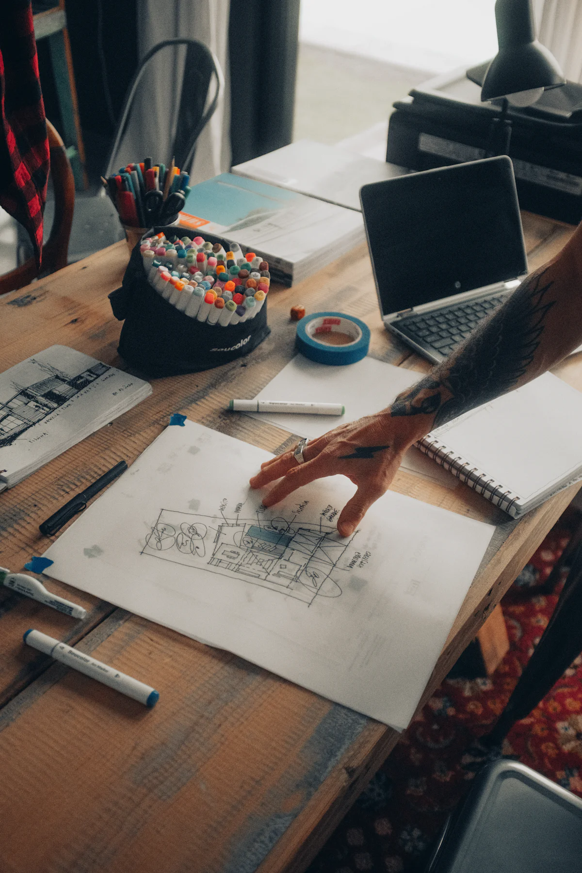 Plan d'un logement dessiné à la main lors d'une visite technique de climatisation